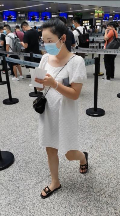 【机场2021系列CD】84.机场抄底白裙少妇白内