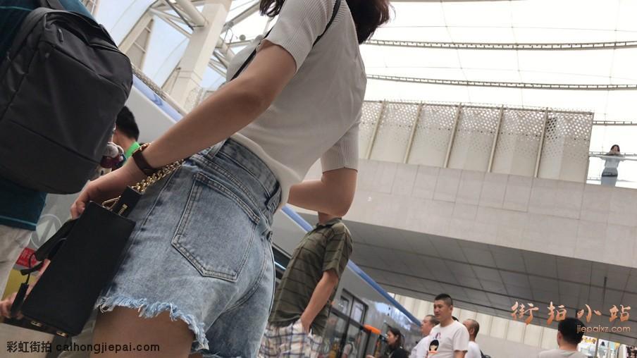 【已补档】4k-高腰牛仔热裤白T恤美女！