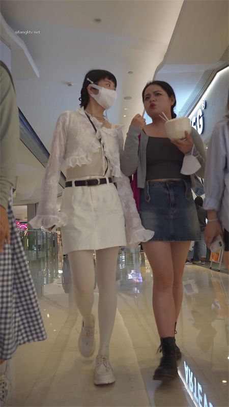(BC-AA-029)白色包臀裙小姐姐穿白丝..镜头前弯腰和同伴聊天