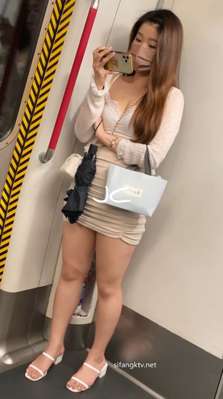 【香港JC系列CD】16.地铁偷拍极品身材包臀裙骚丁大骚货 