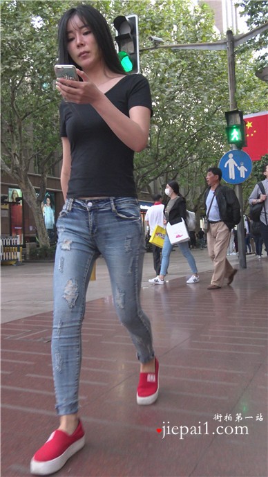 【已补档】4k-街拍紧身牛仔裤美女姐姐，腿美颜值高