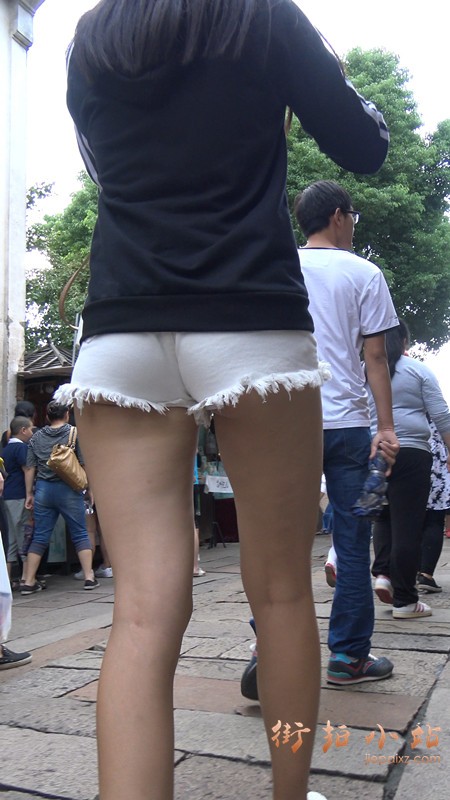 【已补档】4k-黑色外套白短热裤街拍美臀