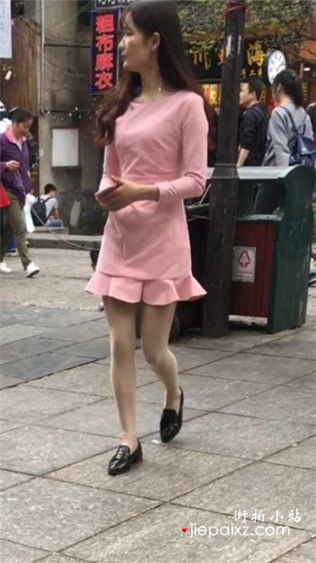 街拍粉色连衣裙漂亮小清新美女姐姐