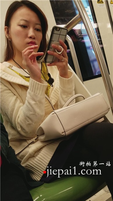 【已补档】4k-地铁上遇见长腿黑丝小清新甜美妹子。