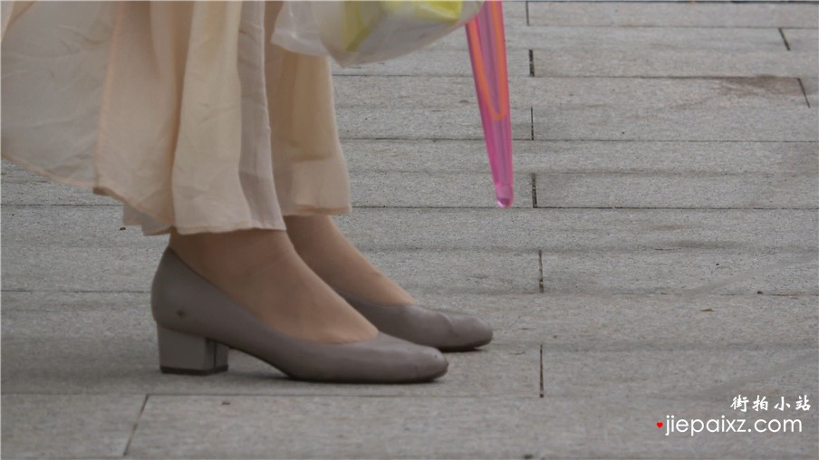 【已补档】4k-米色连衣裙高跟鞋美女街拍肉丝