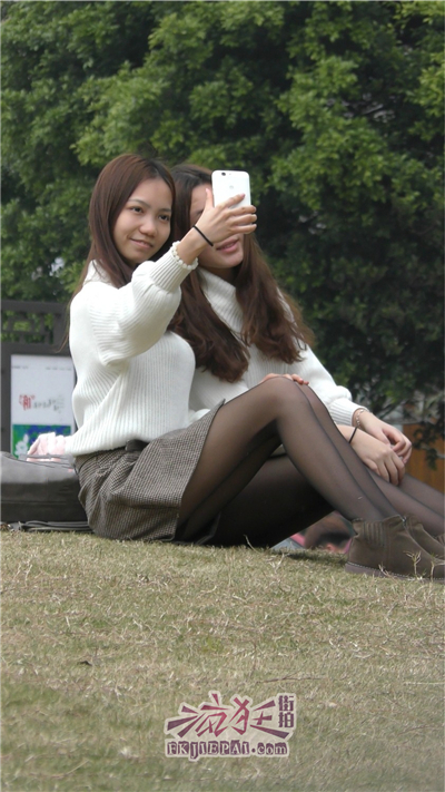 【已补档】[王的女人] 【4k超清】草地上两个青春洋溢的丝袜学生妹[1.8GB]