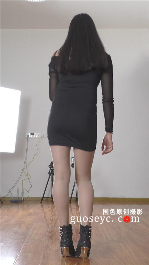 琦琦的黑色连体包臀裙背面作品[453M/MP4]
