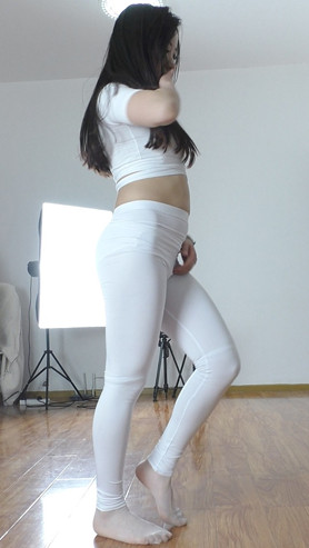 琦琦的白色紧身裤背面作品[473M/MP4] 