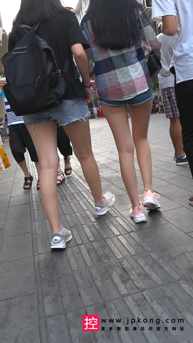 [热裤大师] 两位学妹逛街，尽显滑嫩热裤MT[1.33G] 编号：C313