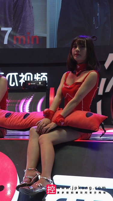 [2018Chinajoy] 4K-2018CJ端坐的红色连衣短裙西瓜视频showgirl美女[632M/MP4] 