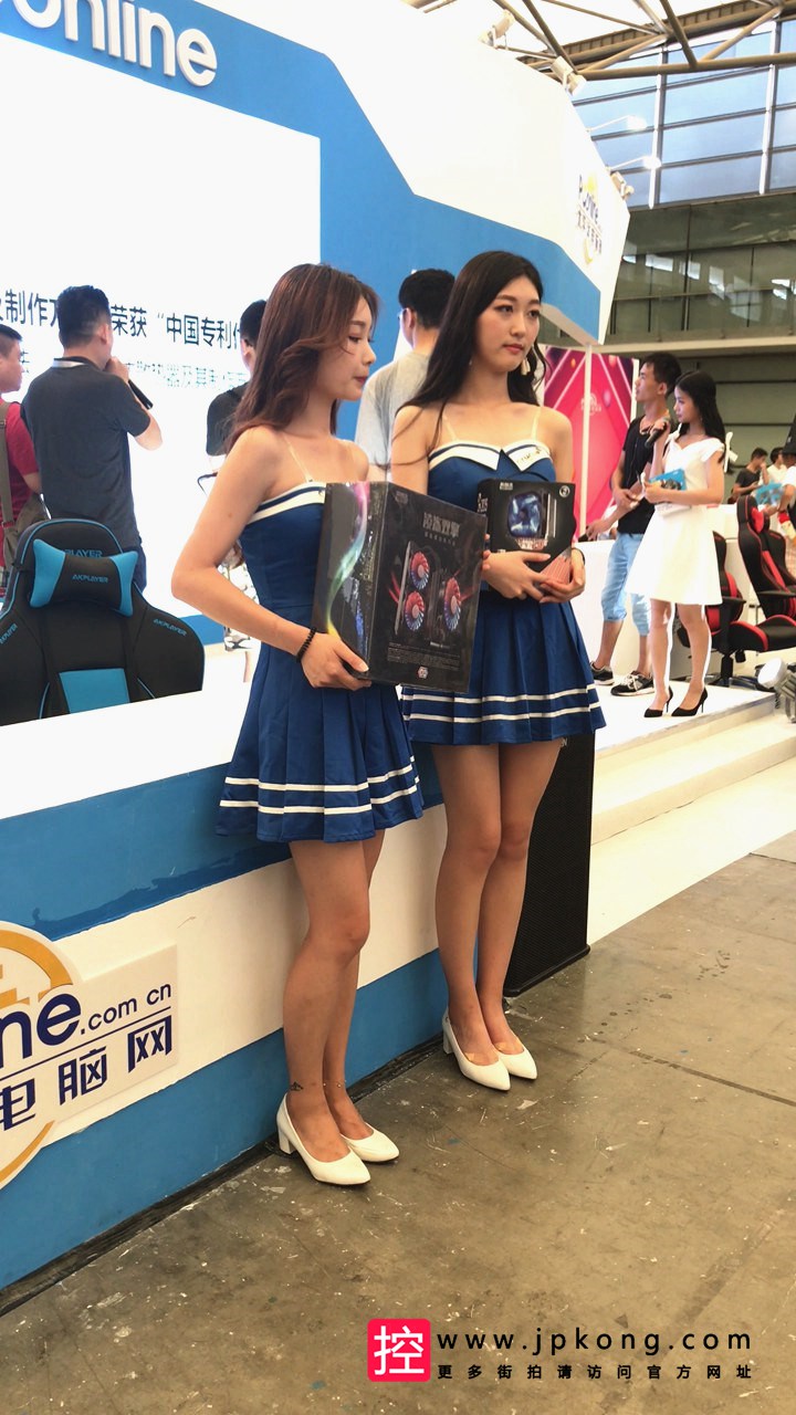 [2017Chinajoy] 4K-Chinajoy展台蓝色短裙长腿美女[985M/MOV]