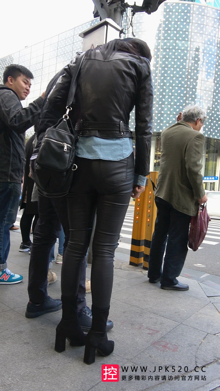 [皮裤] 4K-黑色紧身皮裤长腿员臀高跟美女第2季T168[1.06G]