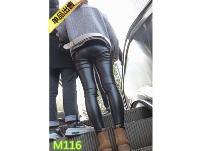 [皮裤] 4K-两个黑色紧身皮裤漂亮美眉M116[962M]