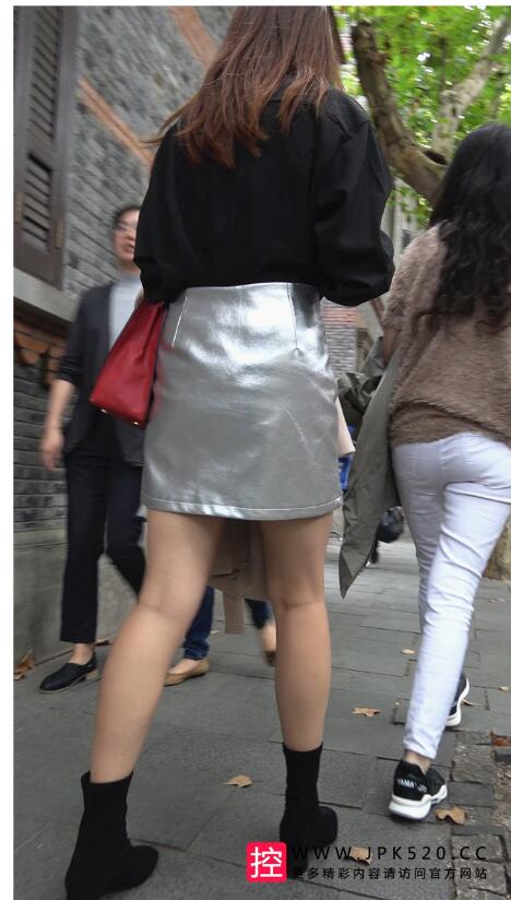 [短裙] 4K-银色皮短裙长腿街拍高跟美女DJ286[1.46G]