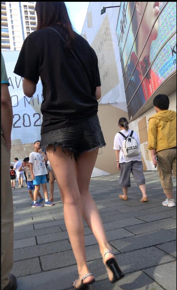 [热裤短裤] 4K-性感紧身街拍热裤大长腿美女DJ605[2.06G]