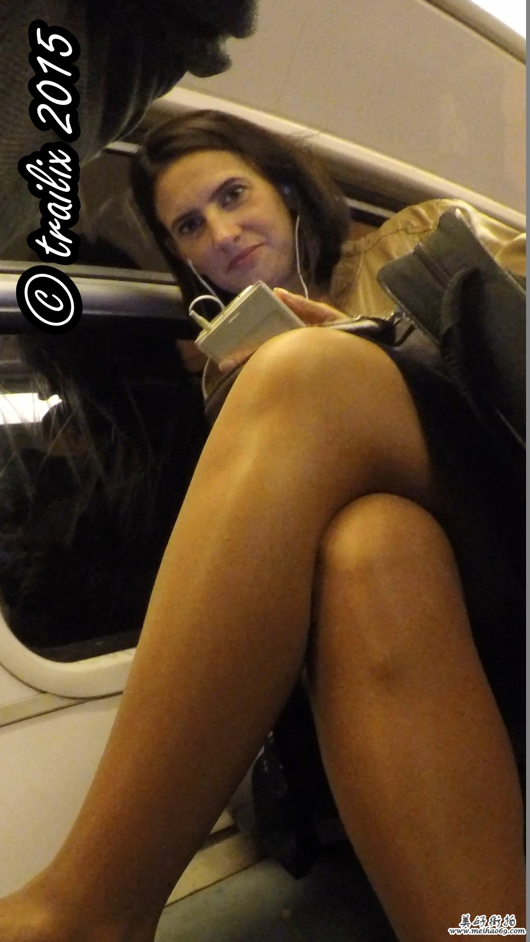列车上拍摄高跟少妇极品美腿[MP4/513M]