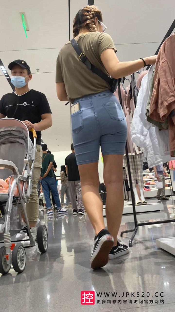[视频] 4K-超级紧身牛仔裤导购员美女JS014[2.14G]