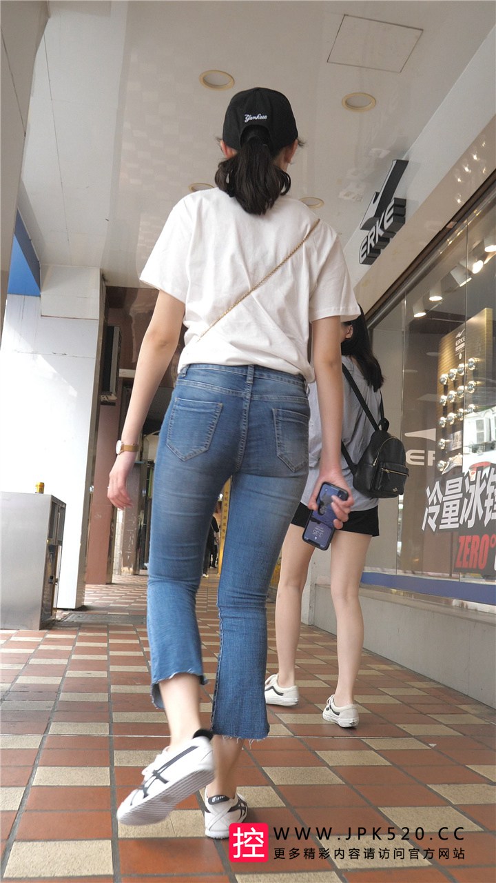 [视频] 4K-超紧蓝色牛仔裤丰满翘屯学妹JS015[2.35G]