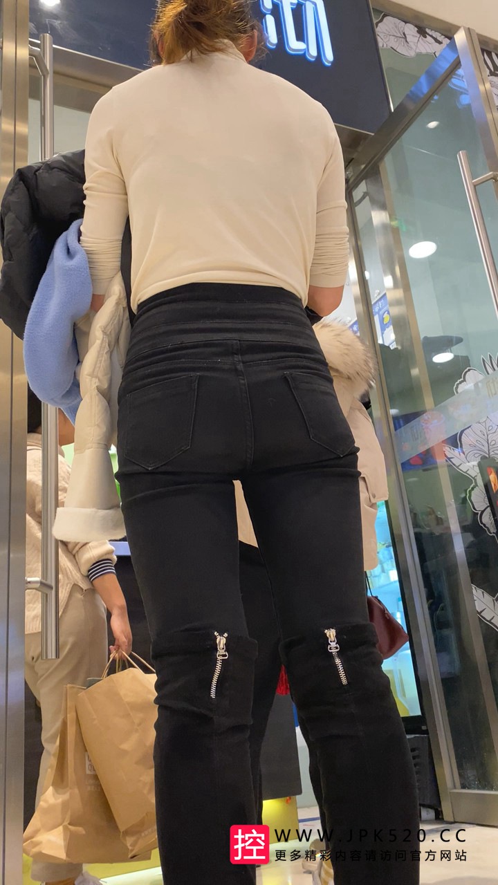 [视频] 4K-黑色紧身裤美妇JS036[2.3G] 