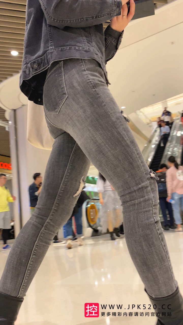[视频] 4K-逛商场的灰色牛仔裤美女JS047[1.15G]