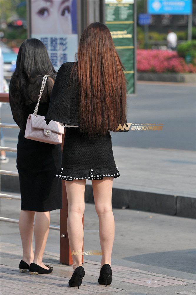 [街拍裙装系列] 短裙高跟 白皙美腿