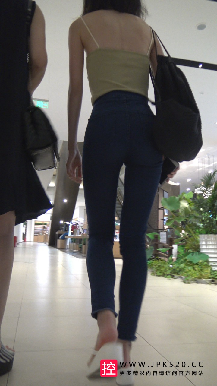 [视频] 4K-深蓝色牛仔裤美女JS058[2.99G]