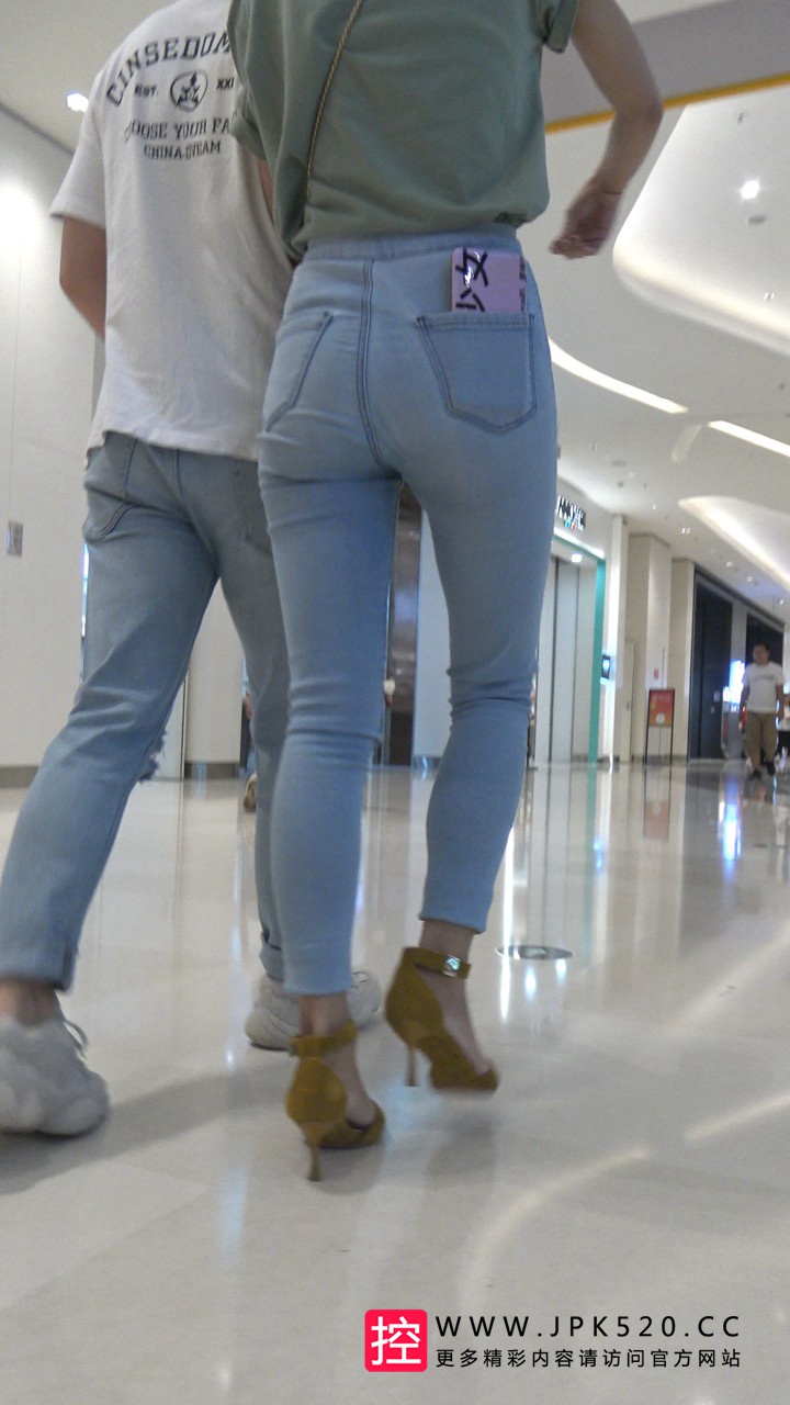 [视频] 4K-浅色牛仔裤美女JS060[1.59G]