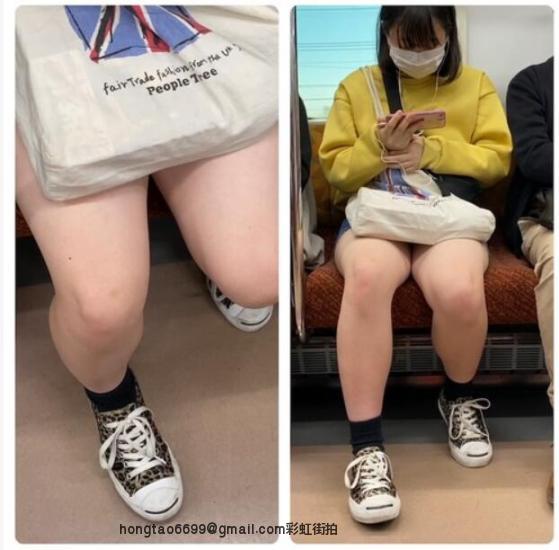 地铁拍摄帆布鞋美女的美腿